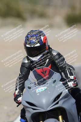 media/Jan-15-2026-Racers Edge (Thu) [[dfebeb70ab]]/2-A Group/Session 5 Turn 2/